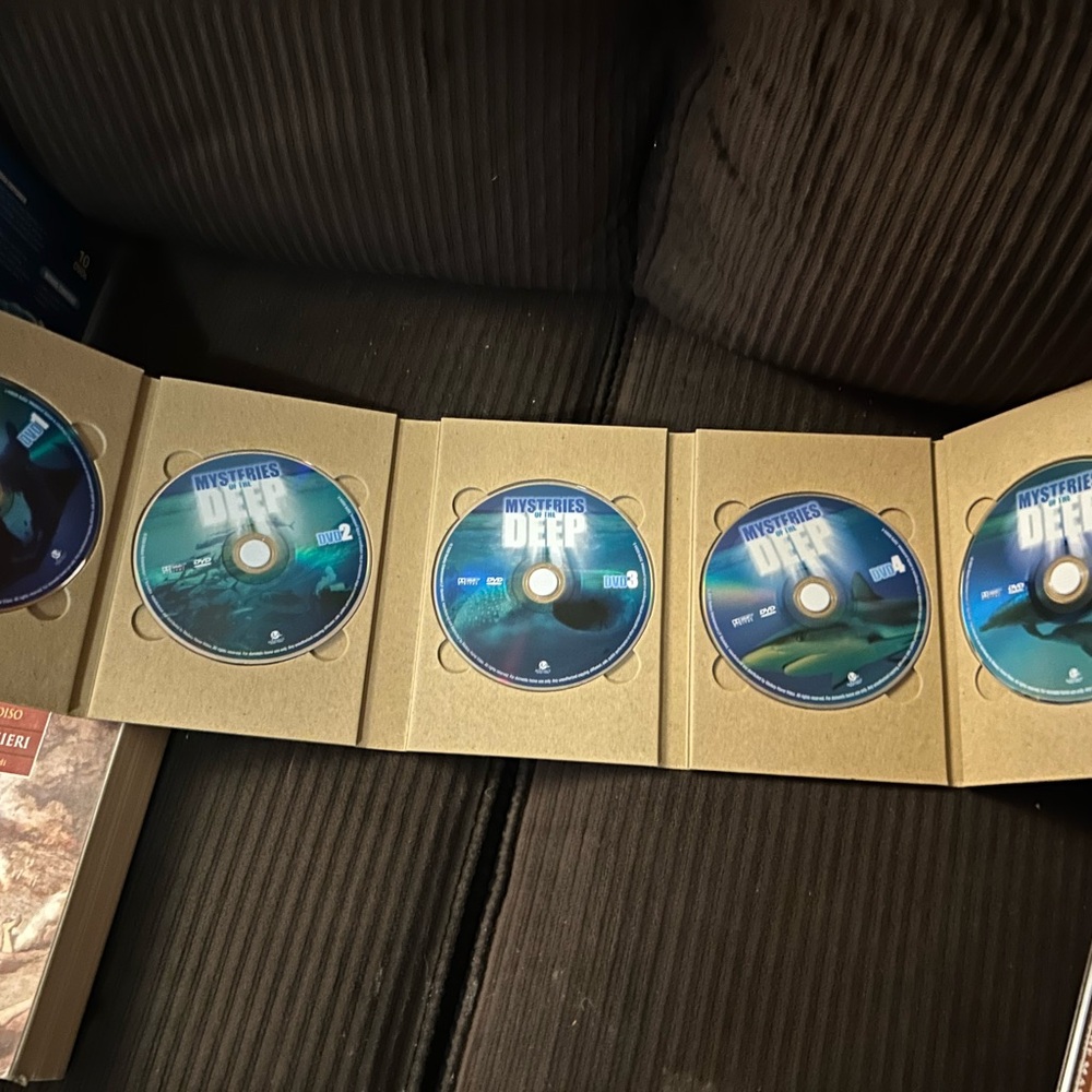 DVD set - Picture 4 of 4